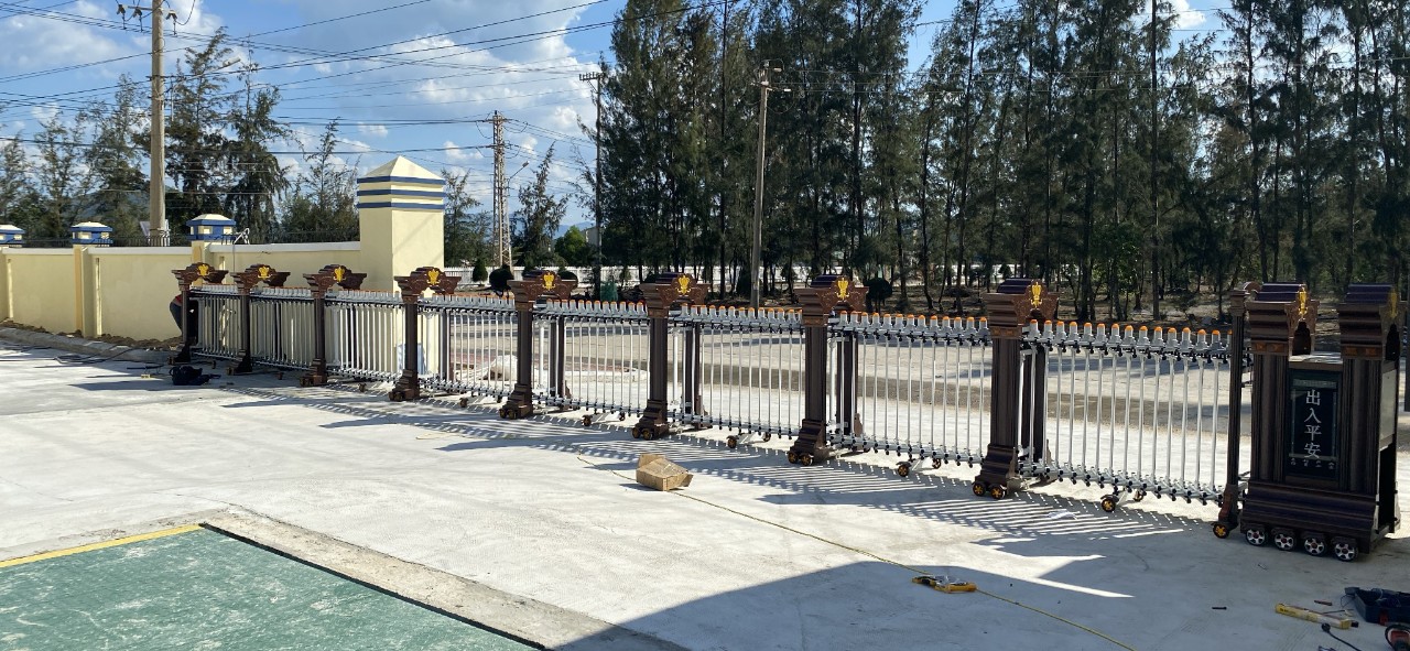 Cổng xếp nhôm tại nhà máy fago Gia Lai