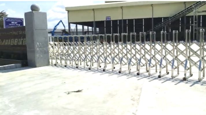 Cổng xếp inox 304 tự động thi công tại công trình xây mới An Khê Gia Lai